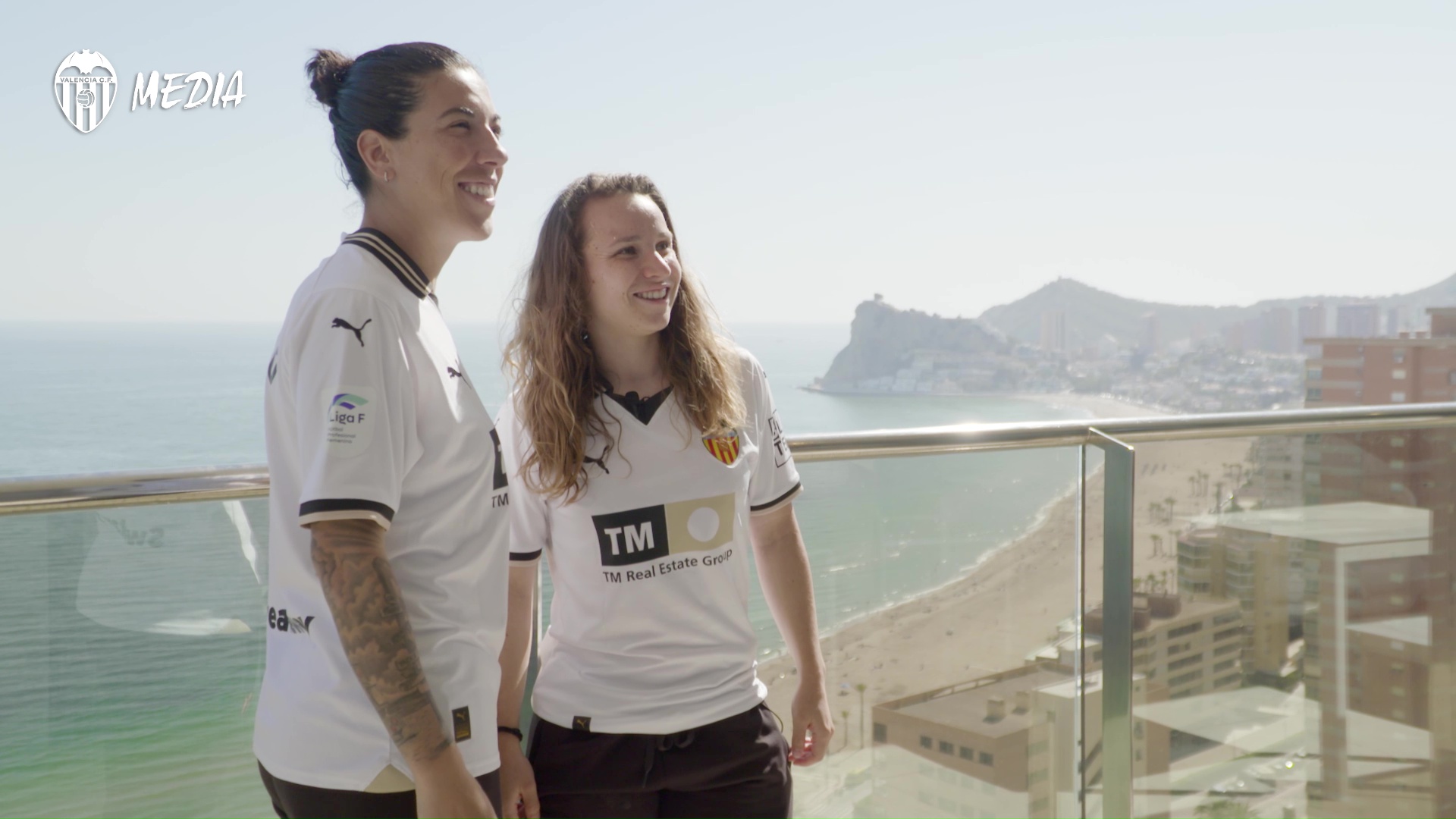 Así fue la visita del Valencia CF Femenino al Residencial Sunset Cliffs