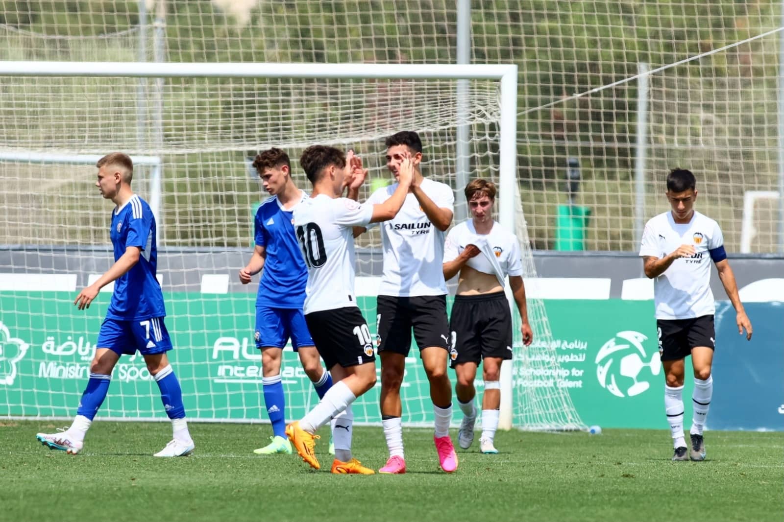 El VCF Juvenil A se clasifica para las semifinales de la Al Abtal ...