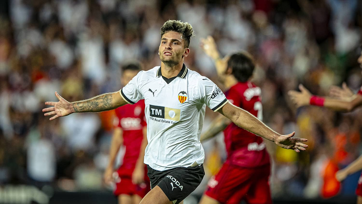 Hugo Duro: “Hay que ver fallos, seguir mejorando e ir a ganar contra el Alavés” - Valencia CF