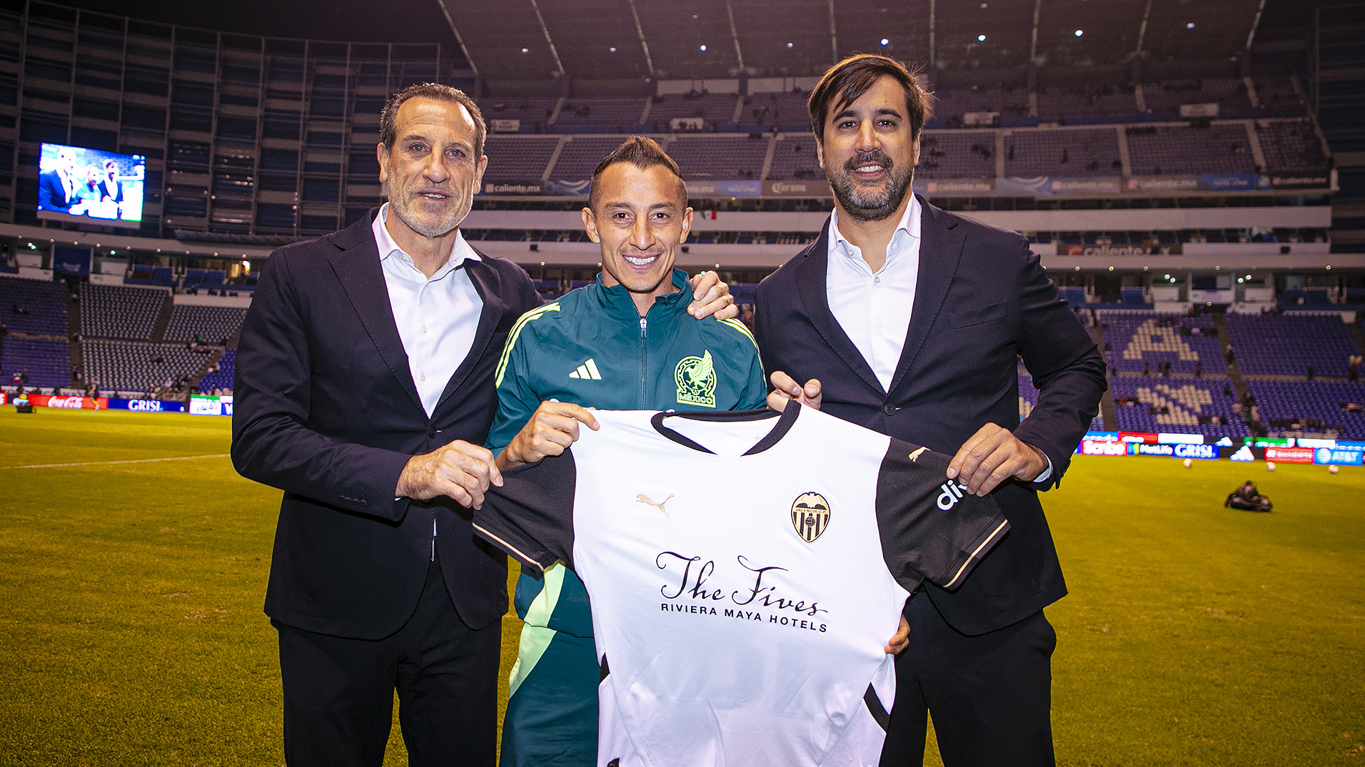 Valencia reunites with Andres Guardado