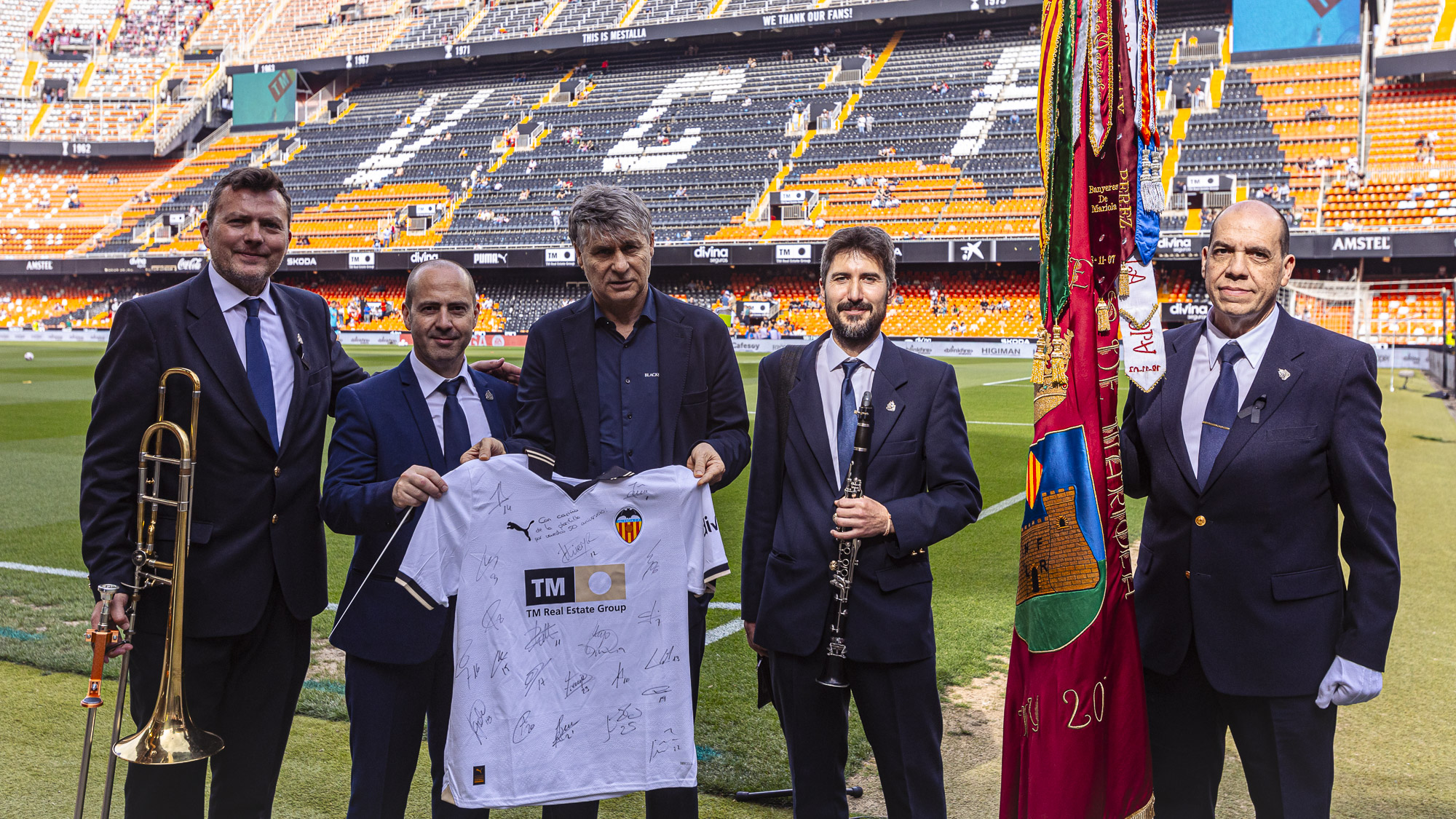 OUR BANDS |  The Societat Musical de Banyeres de Mariola entertains Valencia CF – Girona FC