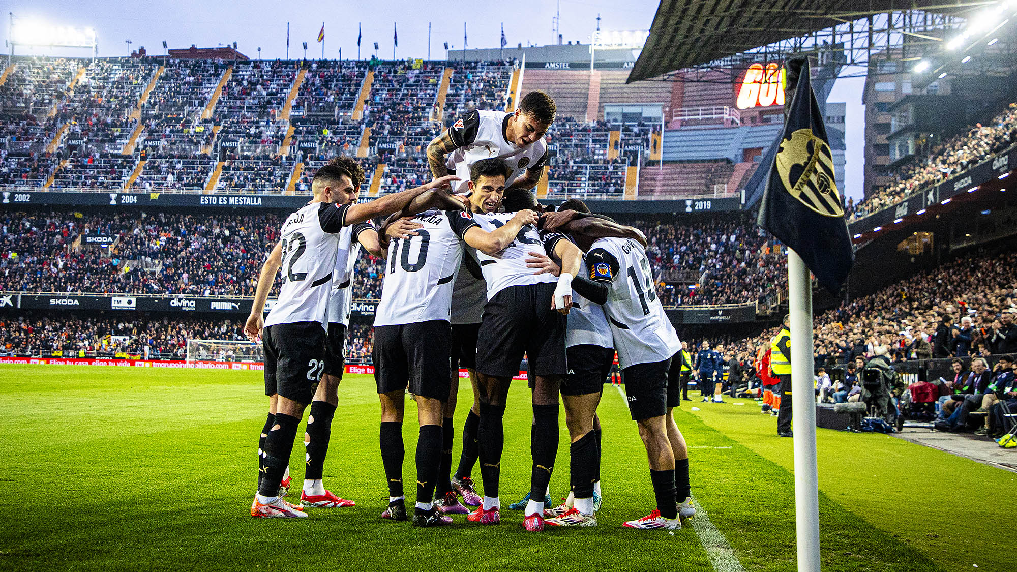 CRÓNICA | Victoria del Valencia CF ante el Real Valladolid (2-1 ...